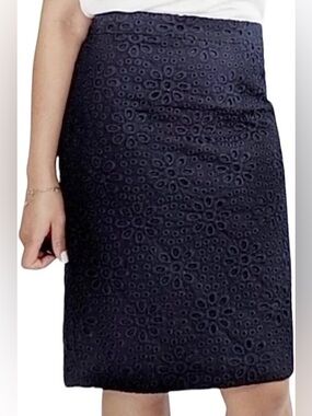 J.Crew Pinwheel Eyelet No. 2 Pencil Skirt Navy Blue Embroidered Size 4 67800